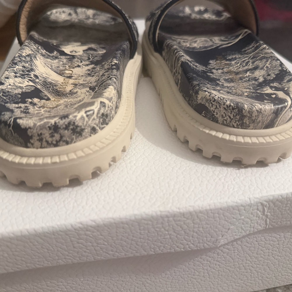 Dior Dway slides in navy and white. - Picture 4 of 11